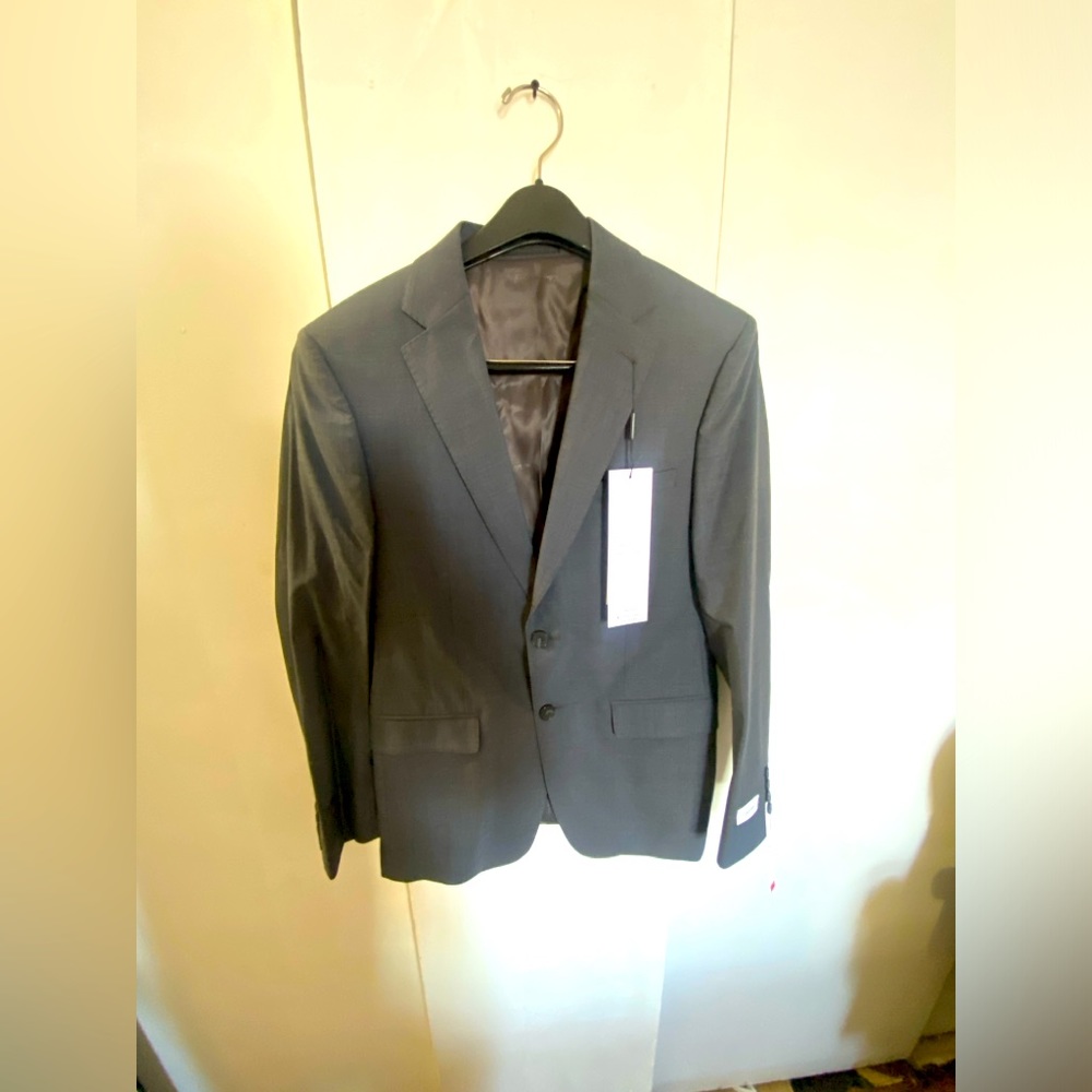 Men’s suit  - calvin Klein 38S/31W